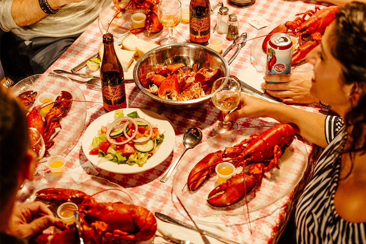 Unique experiences for incentive travel groups can be found in every part of Canada. Image here shows lobster boil at Fox Harb'r Resort, Nova Scotia. Photo by Kamil Bialous, Destination Canada.