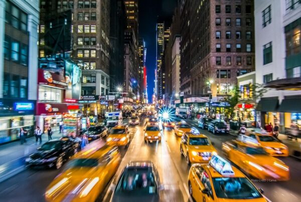 New York City has been selected to host the 2023 SITE Global Conference. This image shows cars on one of New York City's midtown avenues at night. Photo by CHBD | Canva.